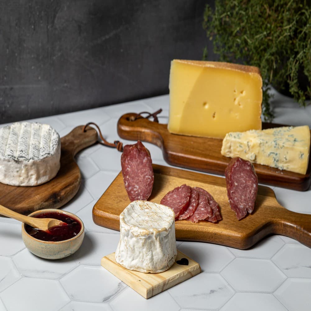 Kit De Queijos Especial Noite De Vinhos - Serve De 4 A 6 Pessoas - Ganhe De Presente 1 Mini Geléia