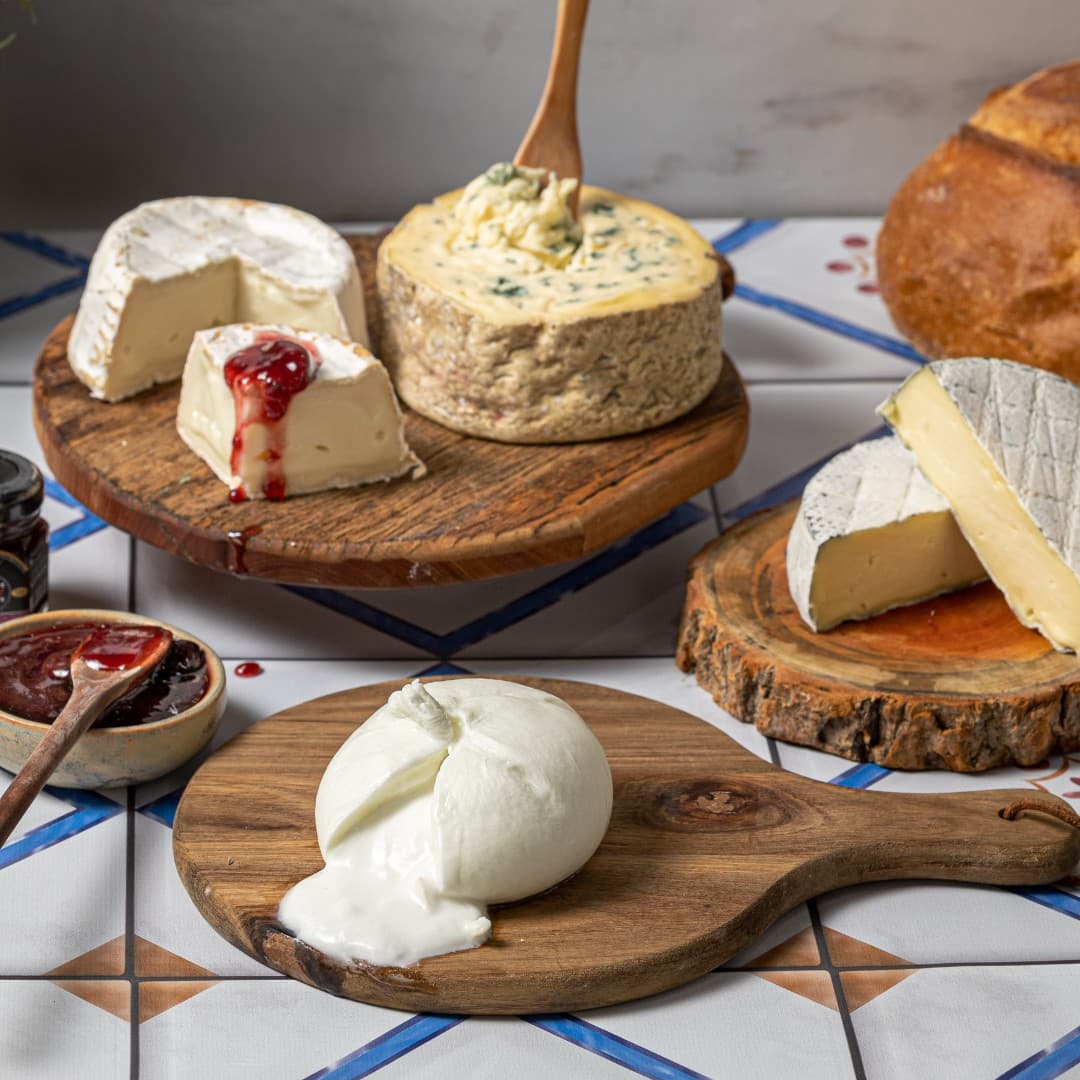 Nova Seleção De 4 Queijos Artesanais Cremosos + Grissini de Presente