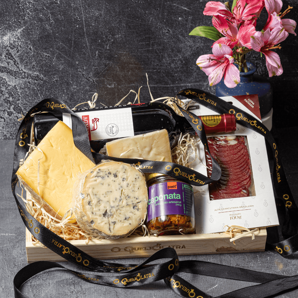 Cesta De Presente 3 Queijos + Vinho + Copa+ Antepasto
