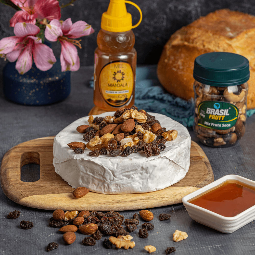 Kit Queijo Brie 500 G + Mix Castanha + Mel