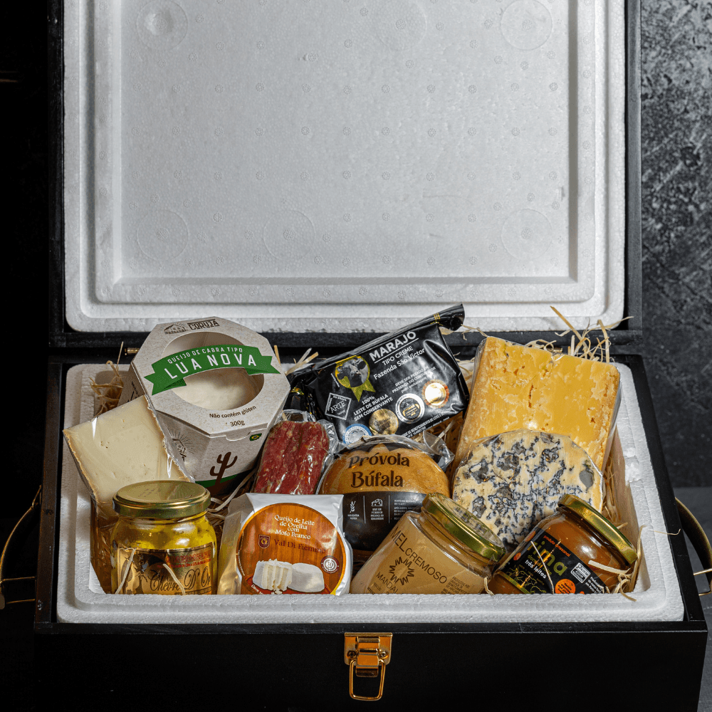 Caixa de Presente com os 8 Queijos Artesanais Brasileiros de 2024 + Charcutaria + Mel Cremoso + Doce de Leite
