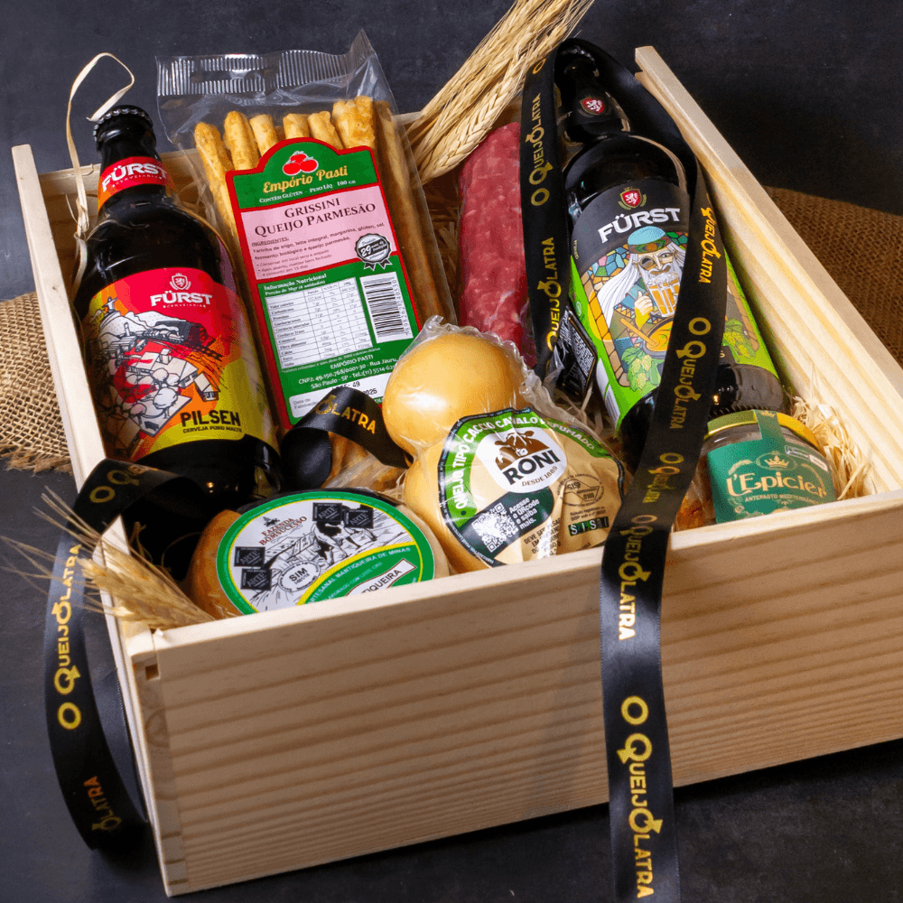 Cesta de Presente - Maleta Especial de Queijos - 2 Queijos Artesanais + 2 Cervejas Artesanais + Salame Artesanal + Antepasto + Grissini