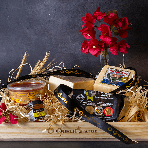 Cesta de Presente – Tábua de 3 Queijos Artesanais + Goiabada Cremosa + Geleia
